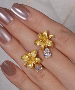 Chinese-Style Gold Brushed Lily Flower Water Drop Tassel Earrings - Elegant High-End Niche Studs for Women