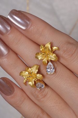 Chinese-Style Gold Brushed Lily Flower Water Drop Tassel Earrings - Elegant High-End Niche Studs for Women