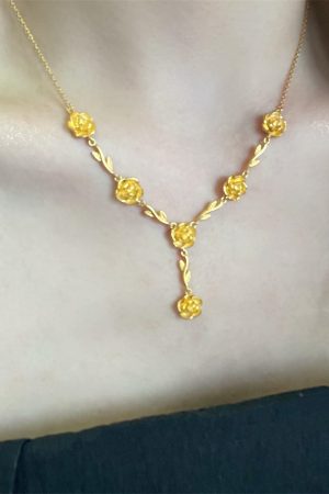 Chinese Style Golden Rose Necklace - Luxury Floral Choker, Exquisite Clavicle Chain, Fashionable Design for Elegant Looks