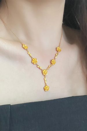 Chinese Style Golden Rose Necklace - Luxury Floral Choker, Exquisite Clavicle Chain, Fashionable Design for Elegant Looks
