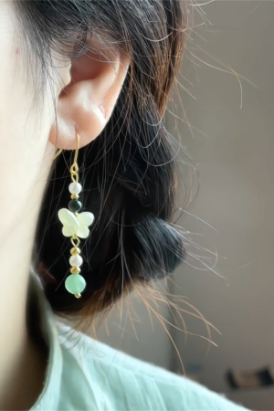 Chinese Style Green Butterfly Ear Hooks - Hanfu-Inspired Imitation Pearl Earrings for Ancient Wind Temperament