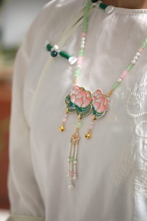 Chinese-Style Hanfu Horse-Face Skirt with Embroidery, Lotus Tassel Long Necklace - Elegant Ancient Fashion Accessories for Women