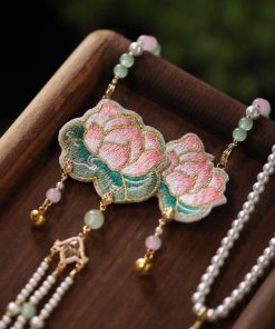 Chinese-Style Hanfu Horse-Face Skirt with Embroidery, Lotus Tassel Long Necklace - Elegant Ancient Fashion Accessories for Women