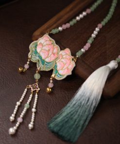 Chinese-Style Hanfu Horse-Face Skirt with Embroidery, Lotus Tassel Long Necklace - Elegant Ancient Fashion Accessories for Women