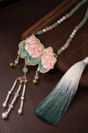 Chinese-Style Hanfu Horse-Face Skirt with Embroidery, Lotus Tassel Long Necklace - Elegant Ancient Fashion Accessories for Women
