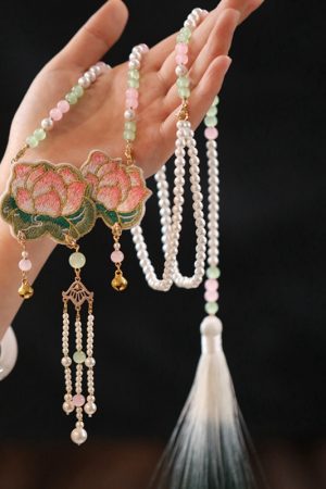 Chinese-Style Hanfu Horse-Face Skirt with Embroidery, Lotus Tassel Long Necklace - Elegant Ancient Fashion Accessories for Women
