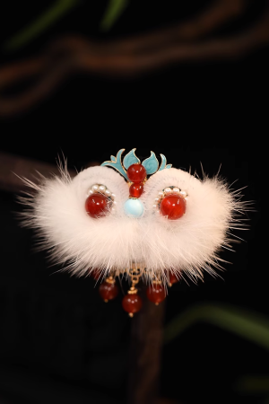 Chinese-Style Lion Hairpin Side Clip - Cute Fluffy Hanfu Headwear for Autumn and Winter - Adorable Accessories for Little Girls