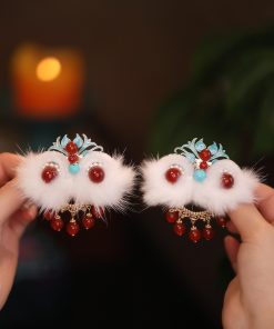 Chinese-Style Lion Hairpin Side Clip - Cute Fluffy Hanfu Headwear for Autumn and Winter - Adorable Accessories for Little Girls