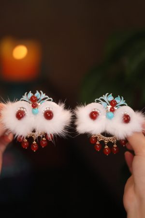 Chinese-Style Lion Hairpin Side Clip - Cute Fluffy Hanfu Headwear for Autumn and Winter - Adorable Accessories for Little Girls