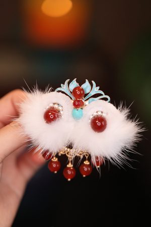 Chinese-Style Lion Hairpin Side Clip - Cute Fluffy Hanfu Headwear for Autumn and Winter - Adorable Accessories for Little Girls