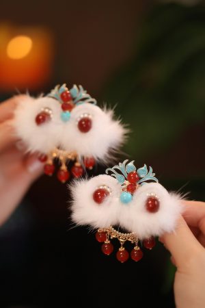 Chinese-Style Lion Hairpin Side Clip - Cute Fluffy Hanfu Headwear for Autumn and Winter - Adorable Accessories for Little Girls