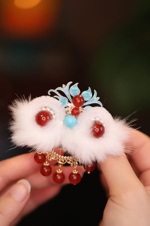 Chinese-Style Lion Hairpin Side Clip - Cute Fluffy Hanfu Headwear for Autumn and Winter - Adorable Accessories for Little Girls