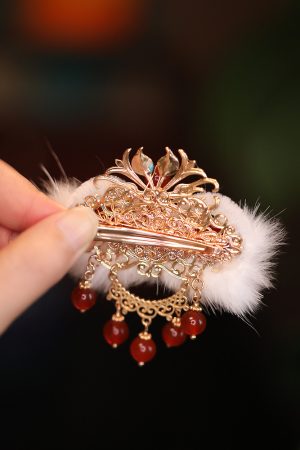 Chinese-Style Lion Hairpin Side Clip - Cute Fluffy Hanfu Headwear for Autumn and Winter - Adorable Accessories for Little Girls