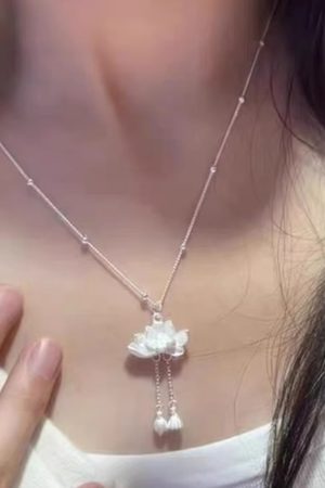 Chinese-Style Lotus Necklace for Women, 2025 Light Luxury Pendant, High-End Clavicle Chain Accessory