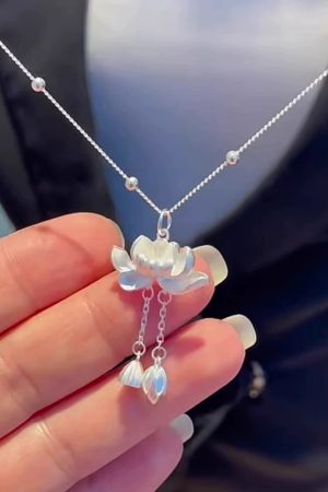Chinese-Style Lotus Necklace for Women, 2025 Light Luxury Pendant, High-End Clavicle Chain Accessory
