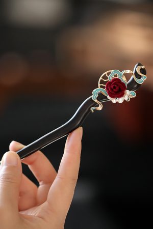 Chinese-Style Retro Camellia Cloud Hairpin - Wooden Qipao Accessory for Daily Commuting and Elegant Y2K Fashion