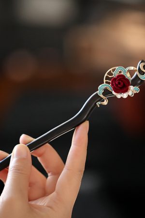 Chinese-Style Retro Camellia Cloud Hairpin - Wooden Qipao Accessory for Daily Commuting and Elegant Y2K Fashion