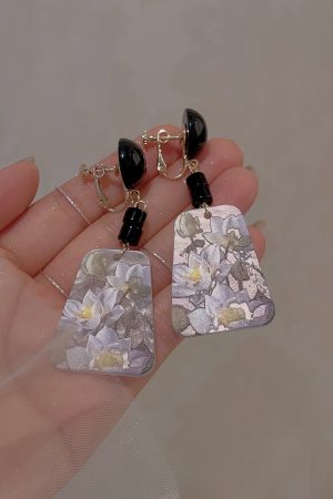 Chinese-Style Retro Lotus Flower Earrings for Women, High-End Ear Clips, Niche Gentle Temperament, No Ear Holes, Super Fairy Design