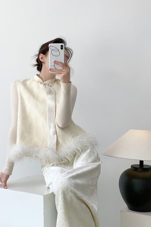 Chinese Style Sleeveless Down Vest Coat with Ostrich Feather Embroidery for Autumn and Winter, Elegant National Style Top