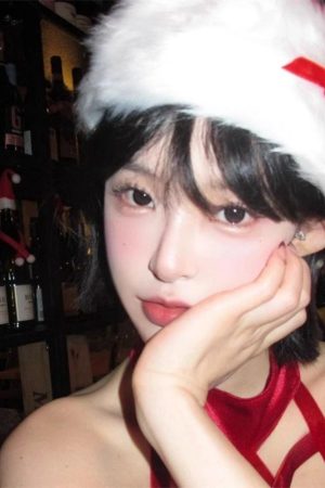 Christmas Red Bow Plush Hat for Winter - Big Head Wrap, Flattering Face Shape, Little Red Riding Hood Cosplay Accessory