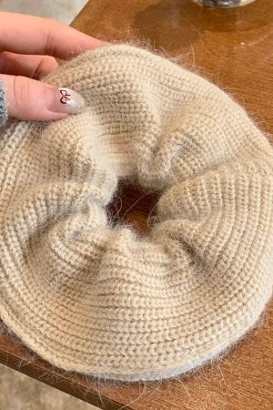 Coffee-Colored Knitted Hair Tie for Women - Soft Elastic Bun Hair Band, High-End Yarn Design for Autumn & Winter Style