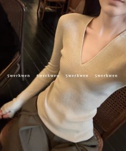 Color-Added Black V-Neck Knitted Long Sleeve Top for Women - Practical Base Layer for Spring and Summer Fashion