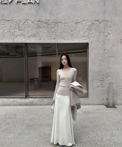 Color-Added Black V-Neck Knitted Long Sleeve Top for Women - Practical Base Layer for Spring and Summer Fashion