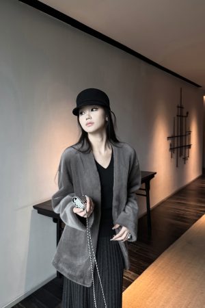 Color-Added Black V-Neck Knitted Long Sleeve Top for Women - Practical Base Layer for Spring and Summer Fashion