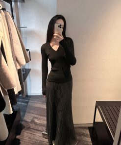 Color-Added Black V-Neck Knitted Long Sleeve Top for Women - Practical Base Layer for Spring and Summer Fashion