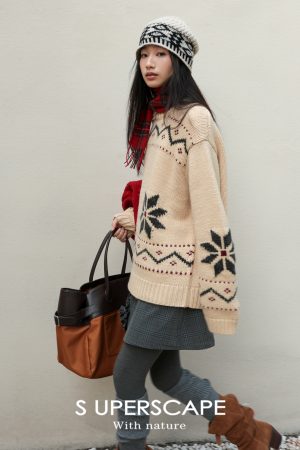 Color Block 3D Round Neck Pullover Knit Sweater with Snowflake Design - Winter Fashion Essential
