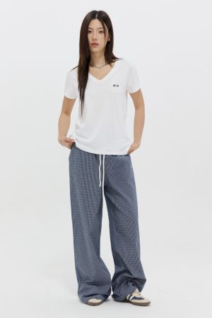 Color-Block Embroidered V-Neck Short-Sleeve T-Shirt - Loose Casual Top for Effortless Style