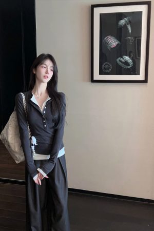 Color Block Long Sleeve T-Shirt for Women - Slim Fit V-Neck Fake Two-Piece Autumn Winter Top - Stylish Casual Layering Essential