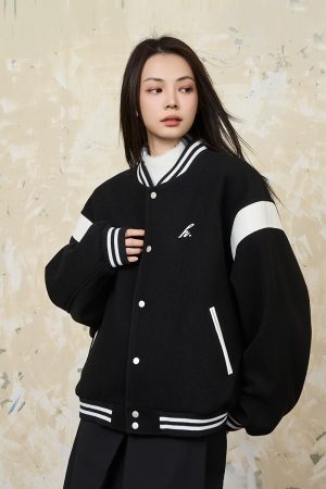 Color-Blocked Embroidered Baseball Jacket in Coarse Wool Fabric - Clean Fit, Trendy Streetwear Style