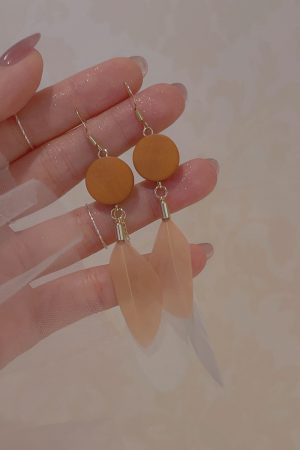 Color-Blocked Feather Earrings - Super Sweet Long Wooden Vacation Style Ear Clips for Unique Personality and Niche Design