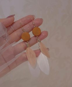 Color-Blocked Feather Earrings - Super Sweet Long Wooden Vacation Style Ear Clips for Unique Personality and Niche Design
