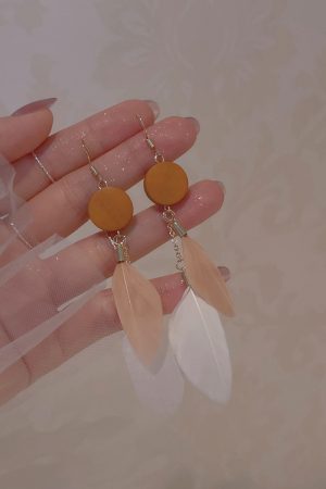 Color-Blocked Feather Earrings - Super Sweet Long Wooden Vacation Style Ear Clips for Unique Personality and Niche Design