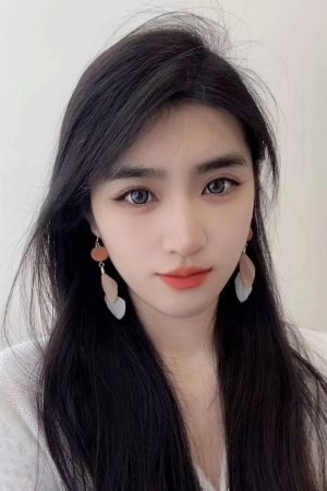 Color-Blocked Feather Earrings - Super Sweet Long Wooden Vacation Style Ear Clips for Unique Personality and Niche Design