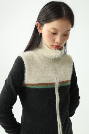 Color-Blocked High-Neck Zip-Up Knitted Cardigan in Mixed Plush Materials â€“ Cozy Y2K Style Layering Essential