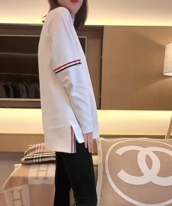 Color-Blocked Woven Belt Mid-Length T-Shirt for Women - European Style, Loose Fit, Flattering Side Slits, Autumn/Winter 2025 Fashion