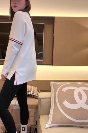 Color-Blocked Woven Belt Mid-Length T-Shirt for Women - European Style, Loose Fit, Flattering Side Slits, Autumn/Winter 2025 Fashion