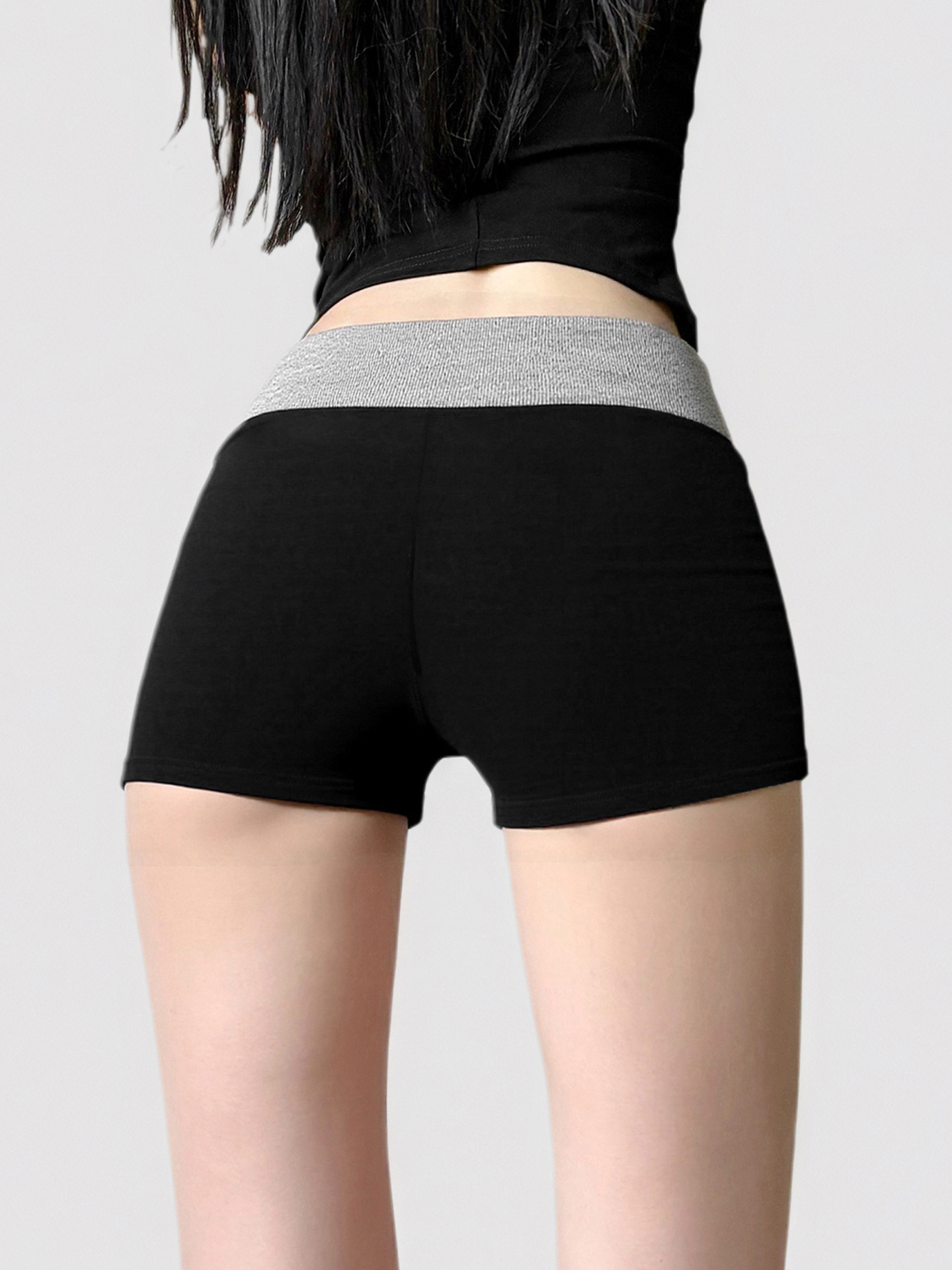 Color-Blocking Low-Waist Casual Shorts for Women - American Sports Style Ultra-Short Slim Fit Hot Pants for Home Wear Color-Blocking Low-Waist Casual Shorts for Women - American Sports Style Ultra-Short Slim Fit Hot Pants for Home Wear