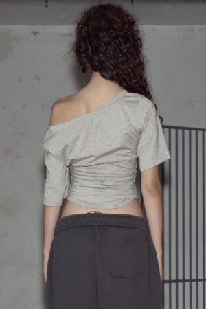Color-Blocking Printed Off-Shoulder T-Shirt â€“ Loose Fit, Ruffled Waist, Cropped Design â€“ 90s Inspired Sports Jersey Style