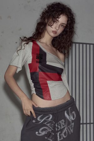 Color-Blocking Printed Off-Shoulder T-Shirt â€“ Loose Fit, Ruffled Waist, Cropped Design â€“ 90s Inspired Sports Jersey Style
