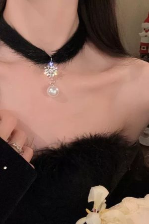 Colorful Christmas Snowflake Plush Necklace | Pearl Choker Heart Collarbone Chain for New Year Holiday Accessories