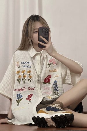 Colorful Floral Embroidered Waffle Texture Short-Sleeve Shirt for Men and Women - Retro Casual Loose Style