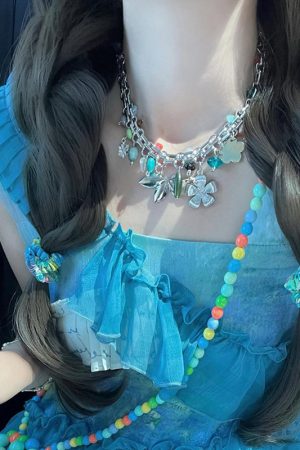 Colorful Heavy Metal Flower Necklace - Vacation Style Clavicle Chain Accessory for Sweet and Spicy Girls, Trendy Boho Fashion Statement