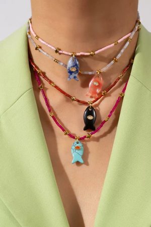 Colorful Shell Clavicle Chain Necklace - Minimalist Artistic Accessory, Versatile French High-End Design, Light Luxury Fashion Statement