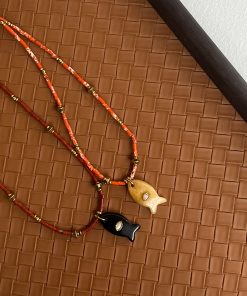 Colorful Shell Clavicle Chain Necklace - Minimalist Artistic Accessory, Versatile French High-End Design, Light Luxury Fashion Statement