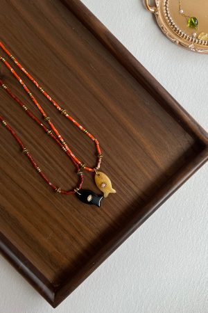 Colorful Shell Clavicle Chain Necklace - Minimalist Artistic Accessory, Versatile French High-End Design, Light Luxury Fashion Statement
