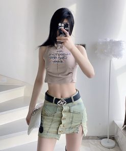 Comfortable Slim Fit Sleeveless Tank Top with Built-in Chest Pad and Embroidery - Sexy Stretchy Design for Effortless Style